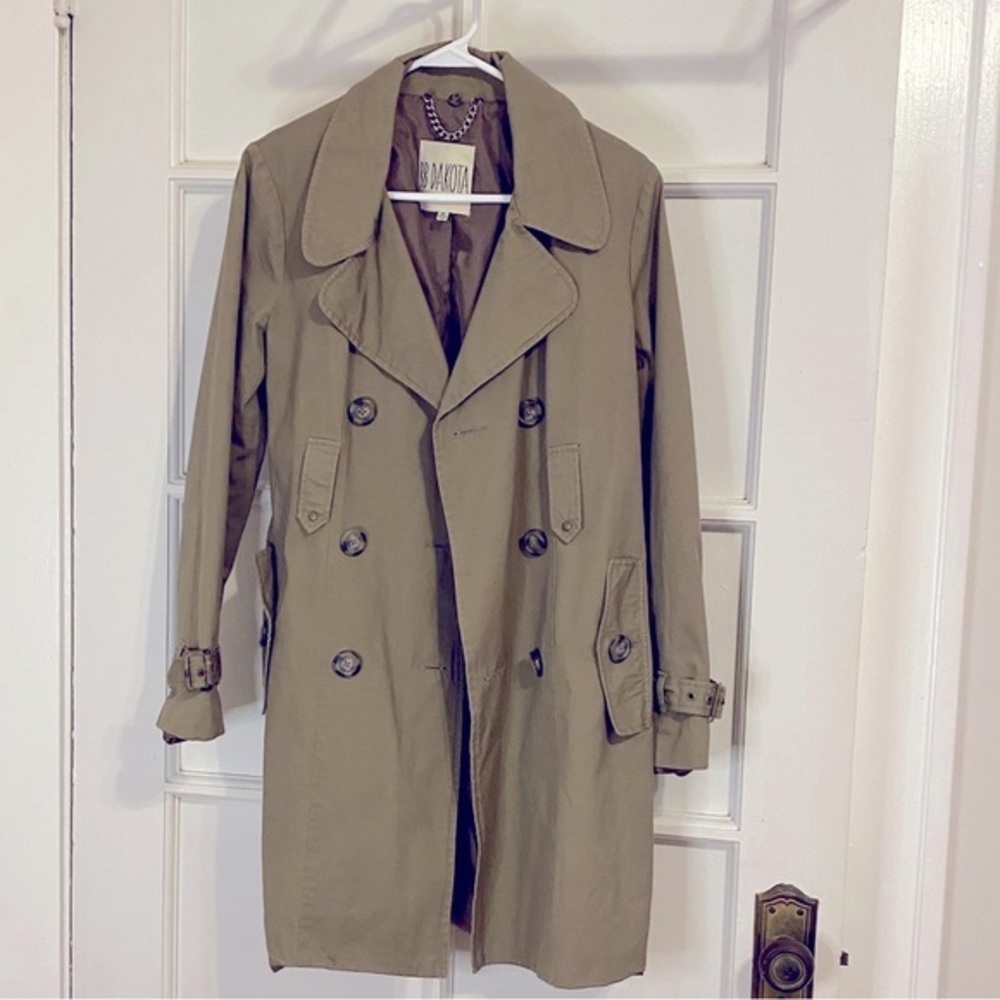 BB DAKOTA Tan Button down Trench coat Size M